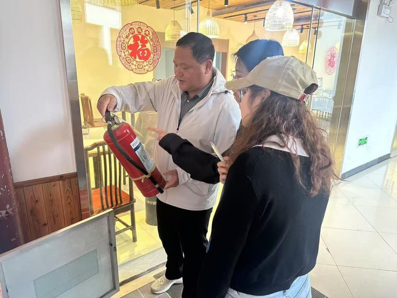 黄山市徽州区：拧紧节前“安全阀”守护平安“不打烊”_fororder_呈坎1