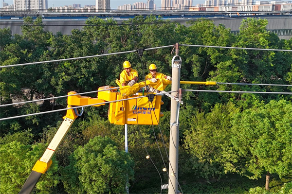 State Grid Huai’an Power Supply Company: Battling the “Autumn Tiger” to Keep Enterprises Powered Without Outages_fororder_图片3