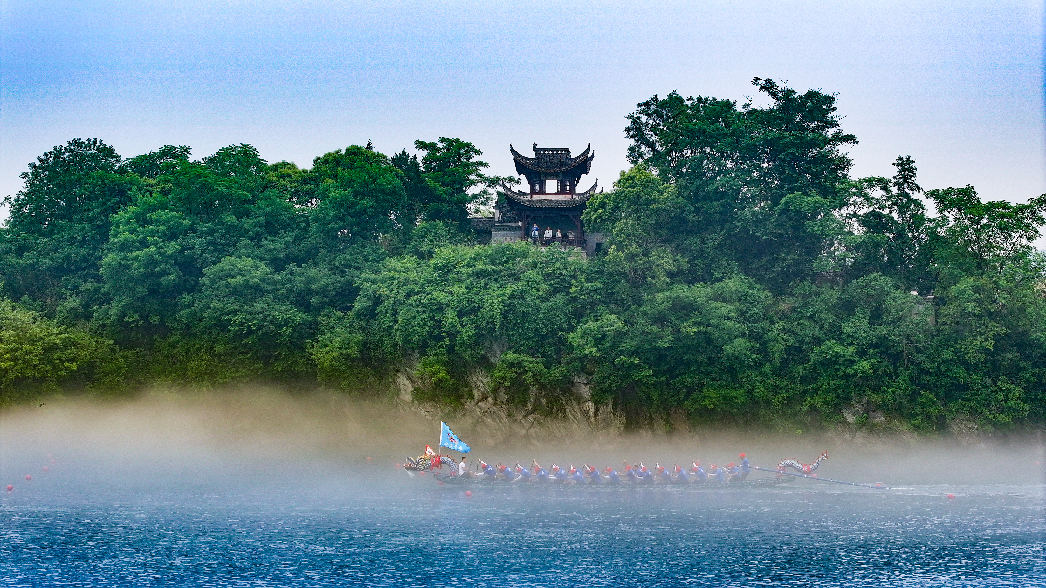 百舸争流承古韵 龙腾桃花谱新章——第十二届桃花潭龙舟赛以千年民俗激活文旅新脉_fororder_桃花潭1