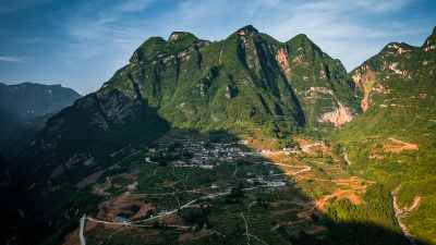 Power Supply Brings New Vitality to Cliffside "Sky Road" in Wushan, Chongqing