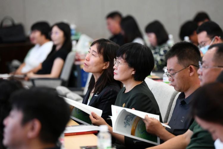“这就是呼伦贝尔”大型全媒体文化传播活动系列产品在呼和浩特市集中亮相_fororder_微信图片_2025-09-13_133526_000
