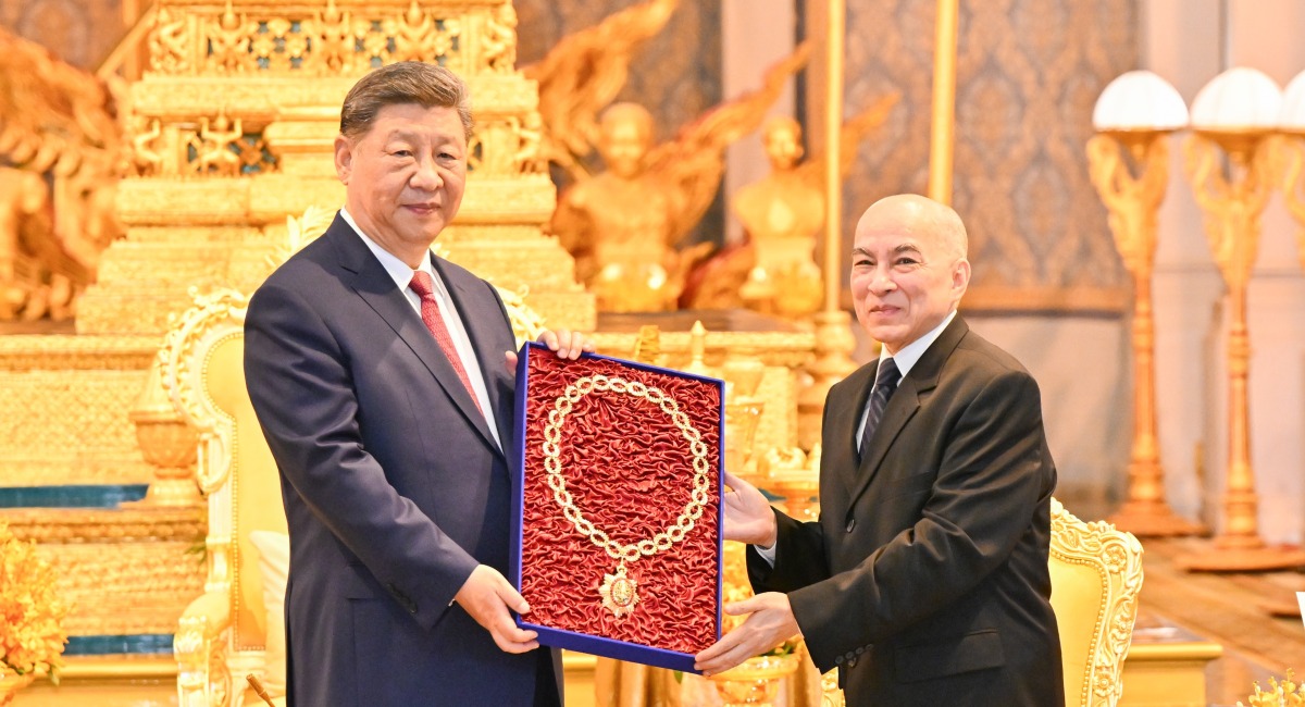 习近平会见柬埔寨国王西哈莫尼_fororder_习近平会见柬埔寨国王西哈莫尼（3）XxjpsgC007527_20250417_PEPFN0A001.JPG
