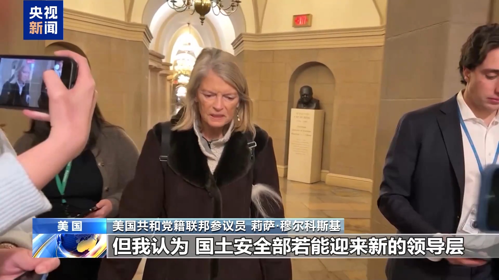 视频丨美联邦执法人员枪击致死事件引发持续抗议 美政府口风转变