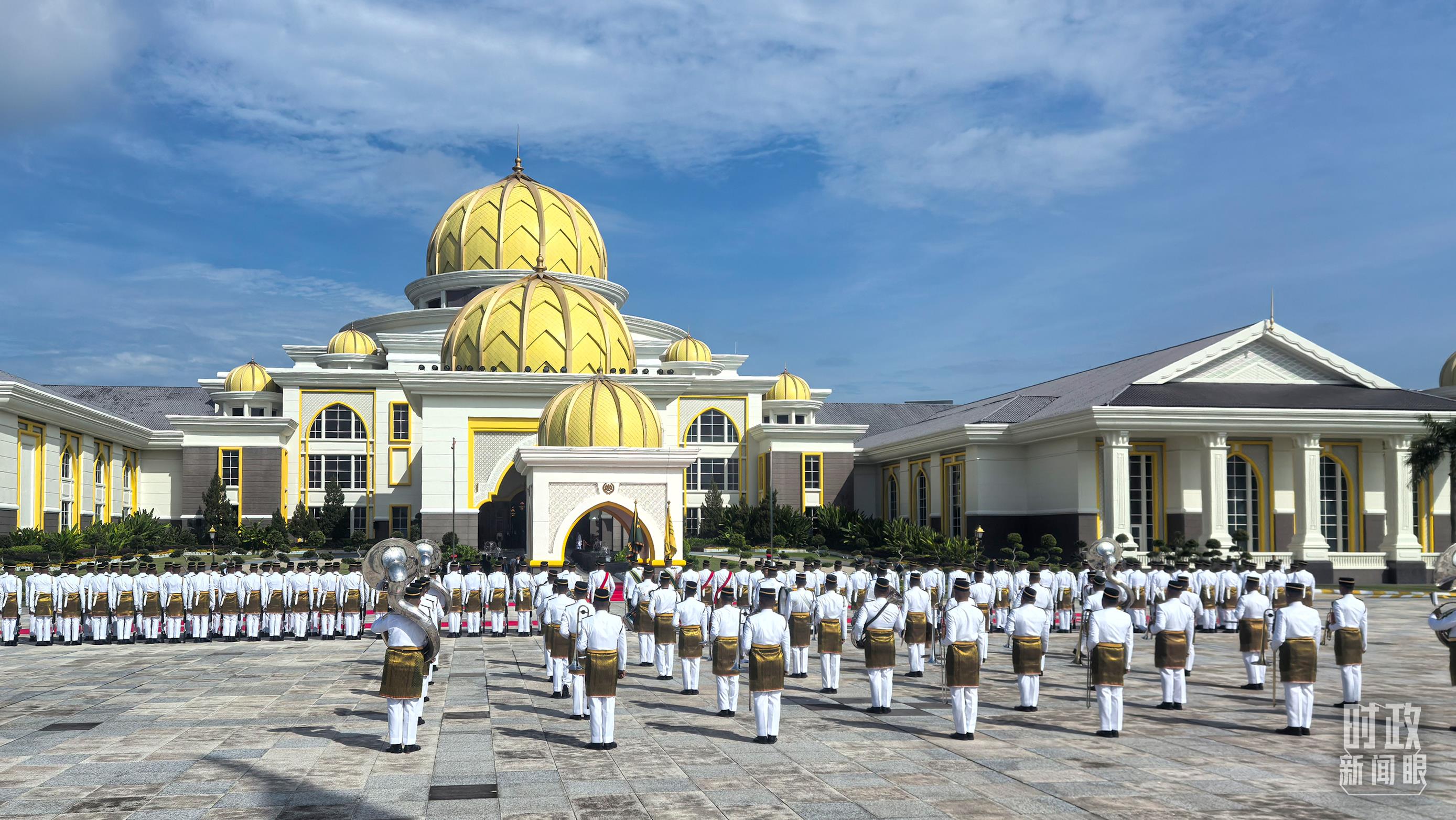 时政新闻眼丨习近平再访马来西亚，中马关系如何开启新的“黄金50年”？