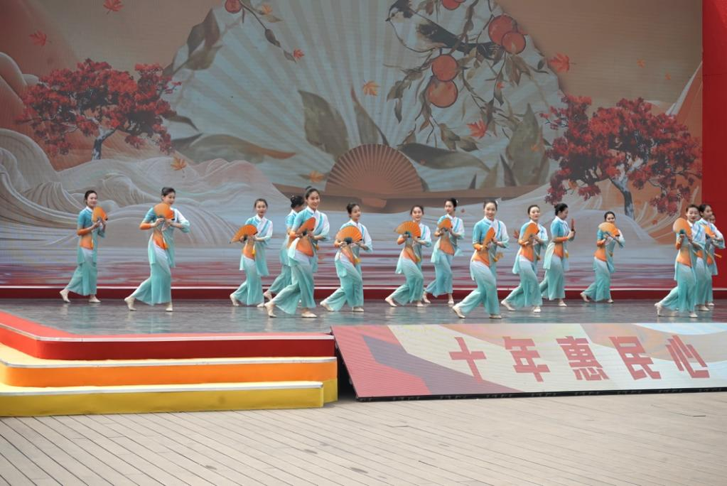 “十年惠民心 文化润津城”——天津市第十届市民文化艺术节开幕_fororder_舞蹈《画扇面儿》