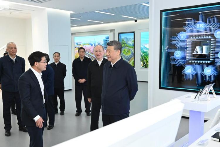 时政微观察丨奋斗，铸就欣欣向荣的中国