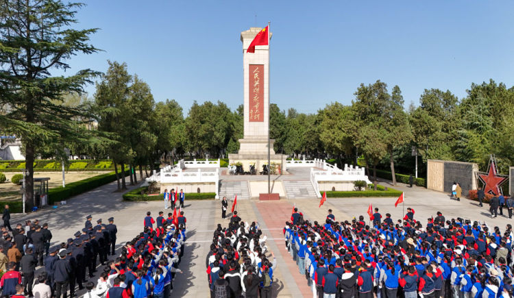 清明祭扫缅怀革命先烈