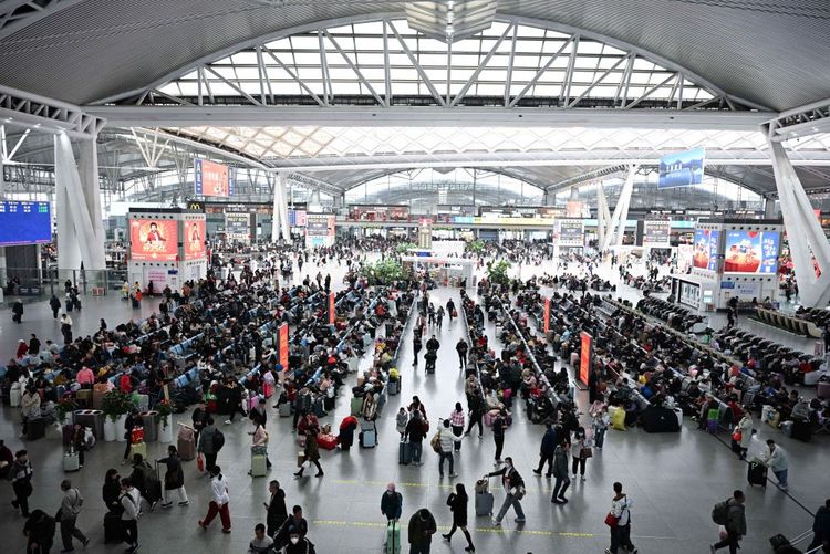 春运“三变”:无纸化进站、摩托大军“退场”、C919上岗