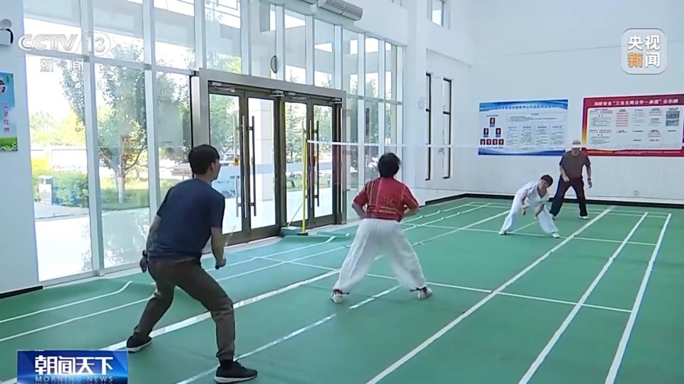 学AI绘画、组队攀岩 他们的退休生活太“潮”了