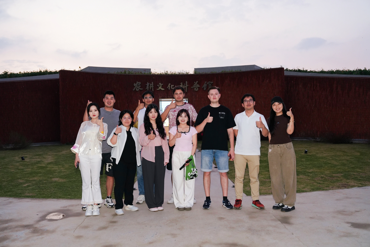 "Daka China 2024"-Comience la historia de un grano de arroz, los influencers extranjeros escuchan sobre años de cosecha abundante en el aroma del arroz
