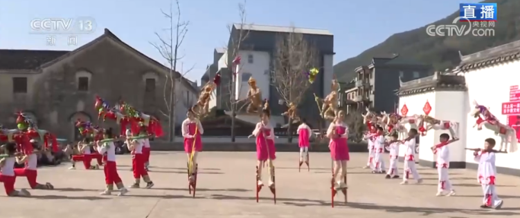 新年伊始消费升温年货市集火热 “顶流”美食满足味蕾活跃经济