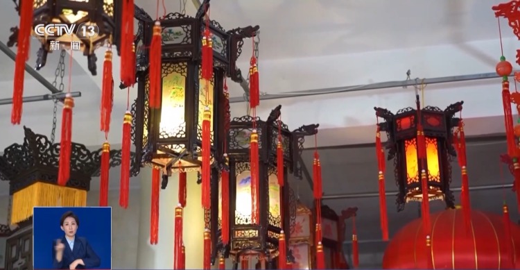 从“单一红”到“百变潮” 花灯老手艺焕发新活力