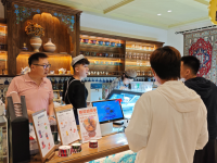 新疆是个好地方丨阿勒屯古街八方商户扎根多