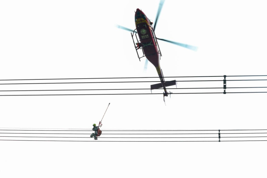 Huaian, Jiangsu: Helicopter Live-Line Operation to Repair Broken Ground Wires_fororder_图片12