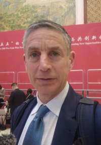 【1分钟快问大咖】美国芝加哥大学教授：中国生产的低成本绿色能源泽被后世_fororder_企业微信截图_20260326154731