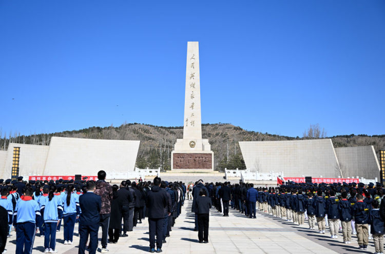 清明祭扫缅怀革命先烈