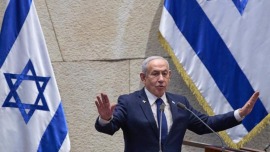 视频丨以总理出席贪腐案听证会 民众抗议其赦免请求