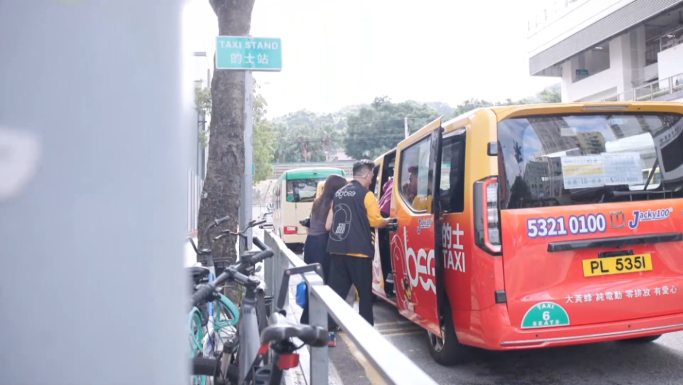 香港爱心车队为大埔火灾灾民提供义载服务