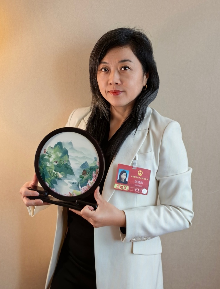 资讯有故事丨全国人大代表张婧婧：以瓷为媒“向世界讲述美美与共的中国故事”