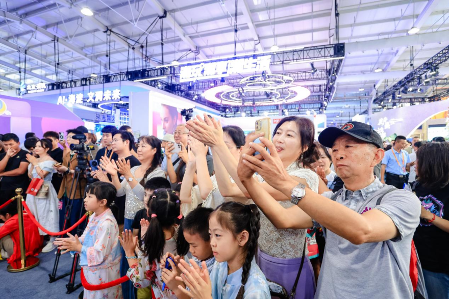 10th Colourful World Cultural Exhibition and Exchange Event Concludes_fororder_3