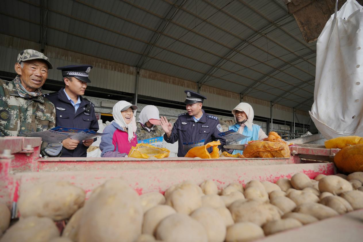 张掖山丹公安：守护金色田野 护航秋收“丰”景​​_fororder_图片4