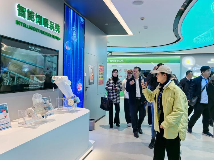 “猪妈妈都住上月子中心了”——“中国式现代化发展看河南”两岸媒体联合采访团走进“华夏生猪第一县”_fororder_11