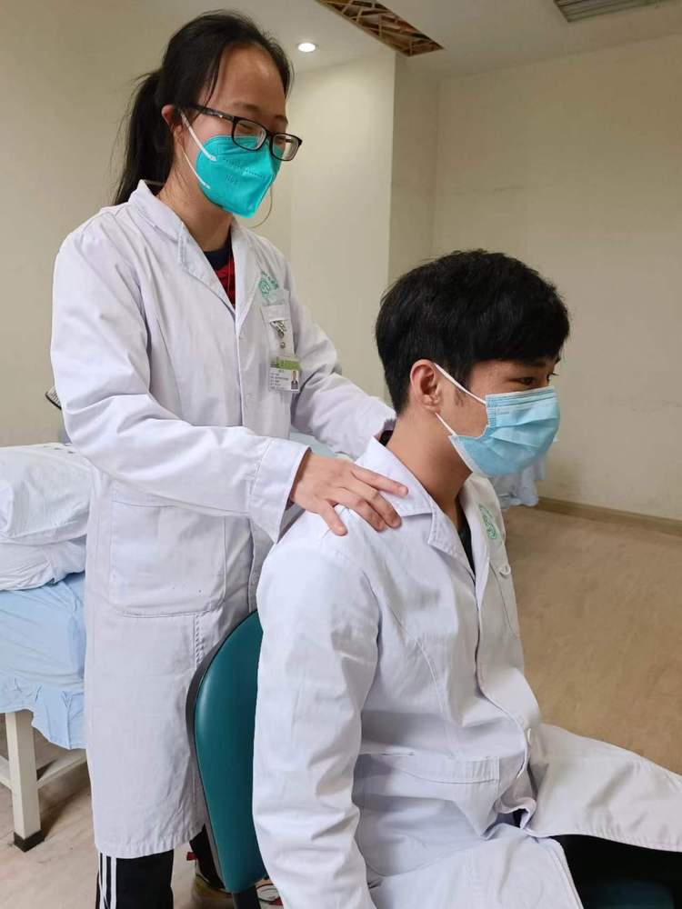 资讯有故事 | 世界传统医药日 看这些爱上中医的外国青年