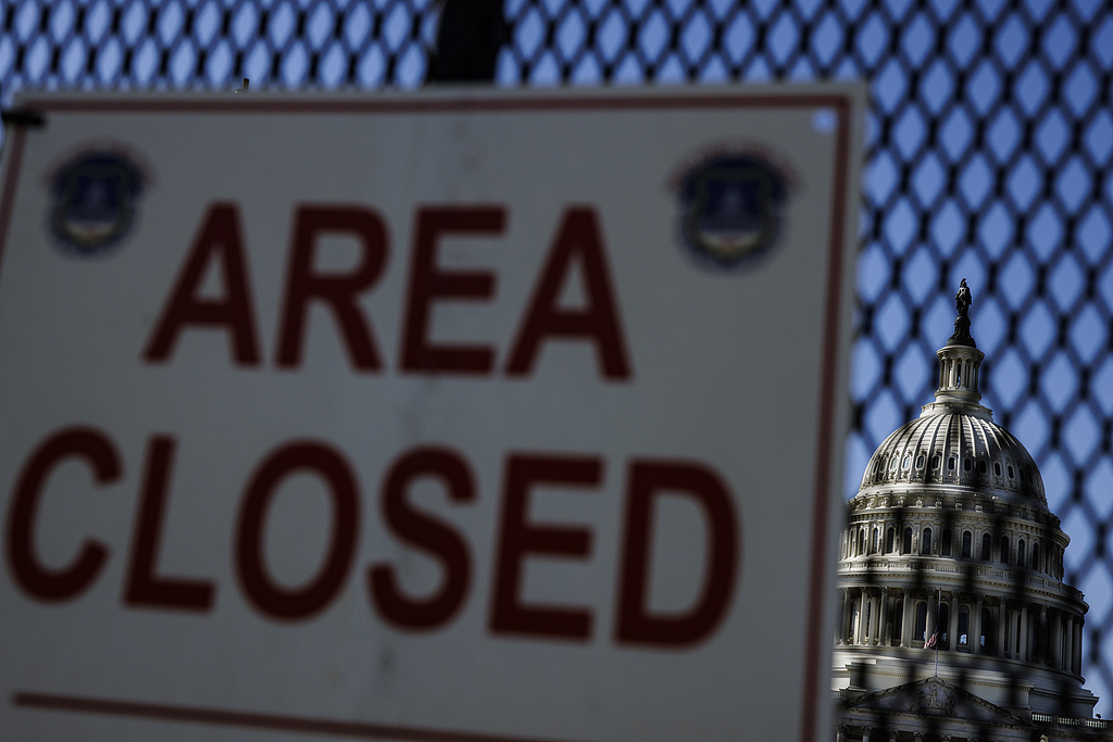 闪评 | 美国2025年经济增速“踩刹车”滞胀风险与政策矛盾双双袭来