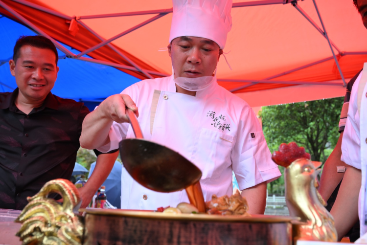 “湖南湘菜饮食名县”桂东 谁是金牌村厨_fororder_图片3