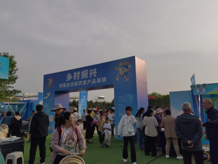 大地流彩，鄂托克前旗进入“草原村排”火热季