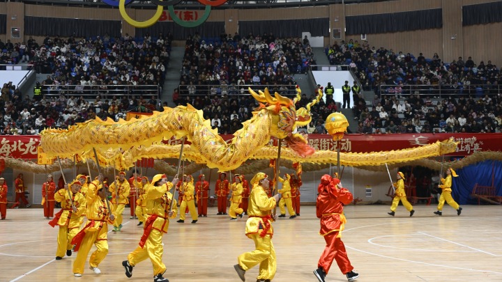 A North–South Folk Fusion for the Lantern Festival: Tonglu's Grand Folk Street Parade Lights Up the City