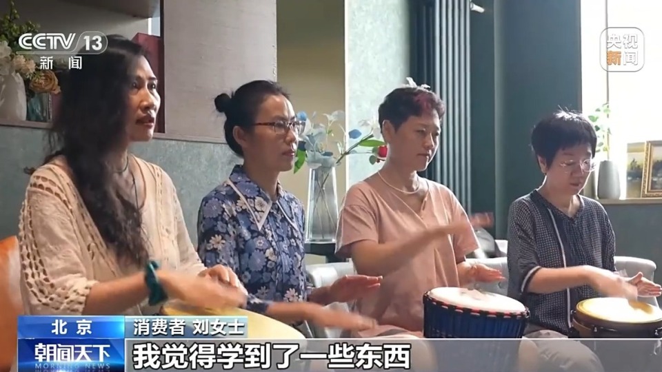 学AI绘画、组队攀岩 他们的退休生活太“潮”了