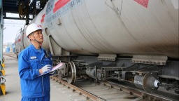 兰州石化：为春运“加满油”