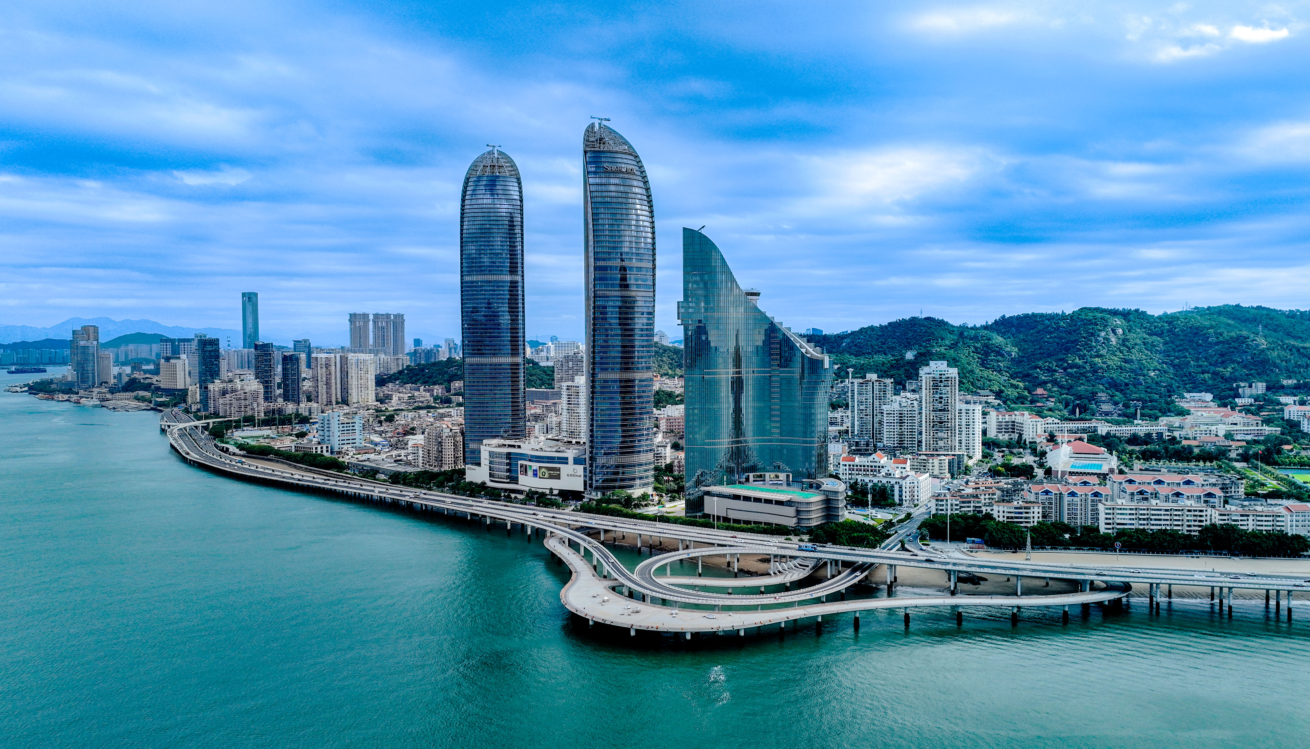 “我们从事现代化经济建设，要有长远考虑，统筹全局”