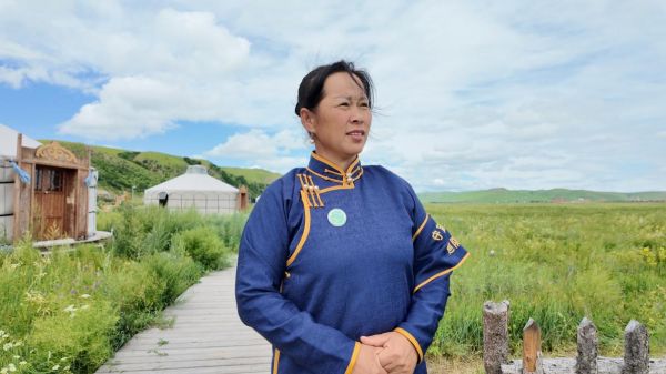 石榴花开北疆红·籽籽同心家国情 | 草原上的生命赞歌