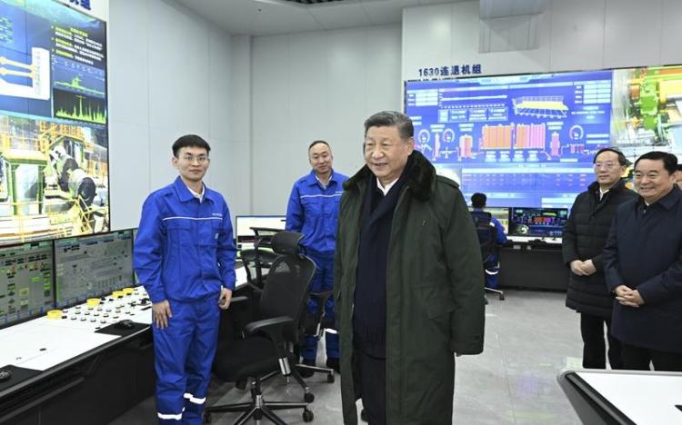 时政微观察丨奋斗，铸就欣欣向荣的中国