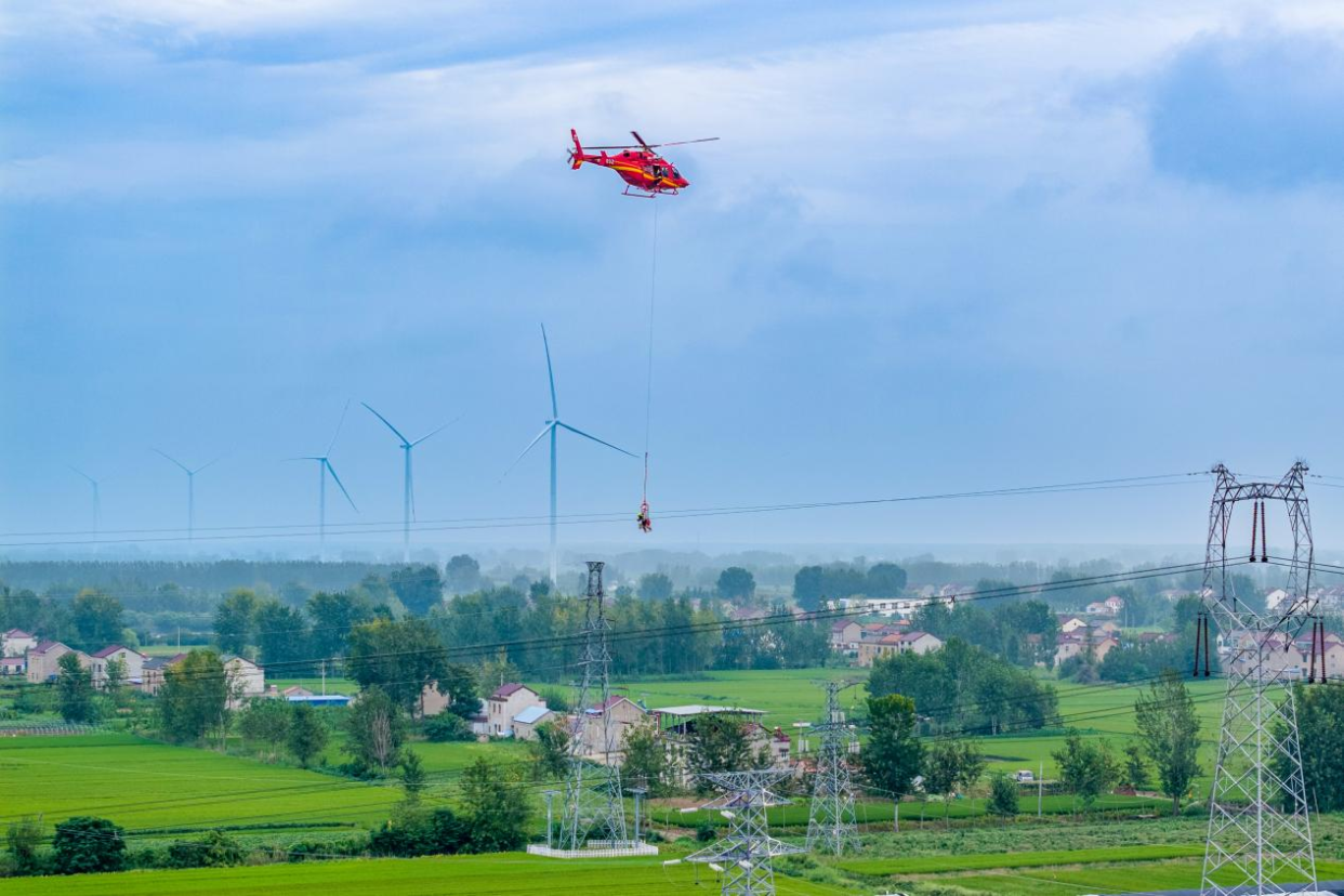 Huaian, Jiangsu: Helicopter Live-Line Operation to Repair Broken Ground Wires_fororder_图片11
