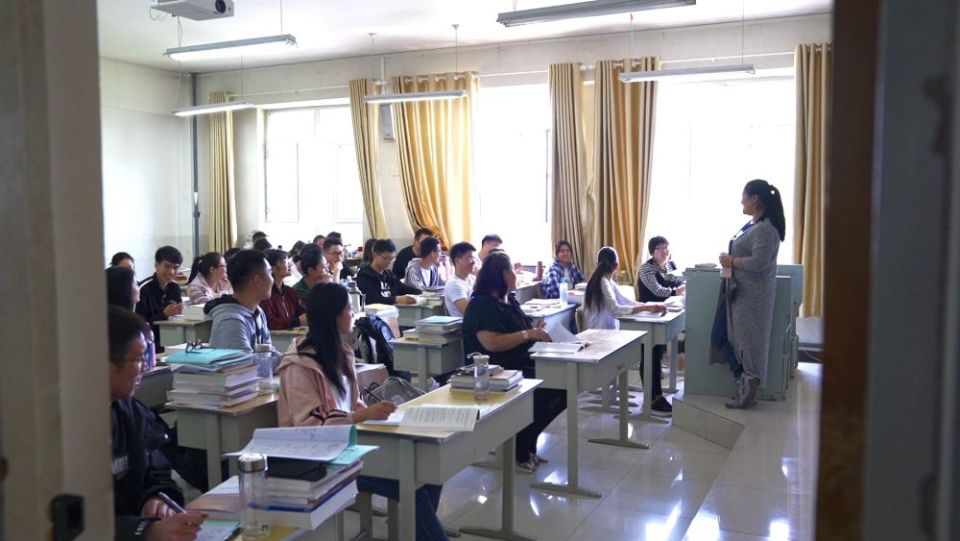 中亚青年新疆求学路