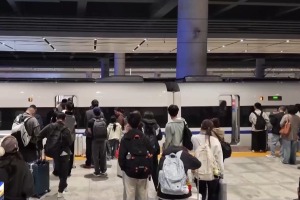 视频丨中秋国庆假期将至 多地加开夜间高铁