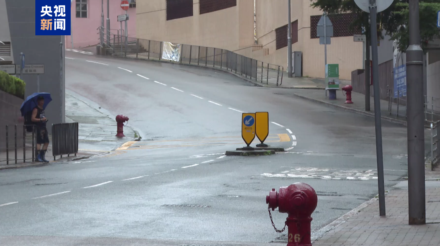 台风“韦帕”来袭 香港挂出“十号风球”最高警告信号