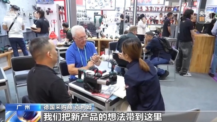 视频丨德国采购商37年参加50多届广交会 一本笔记本见证发展