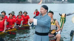 湖南隆回：屈原魏源龙舟“偶遇” 两千年邂逅迅速刷屏