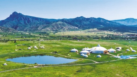 绿色大青山成为旅游打卡地