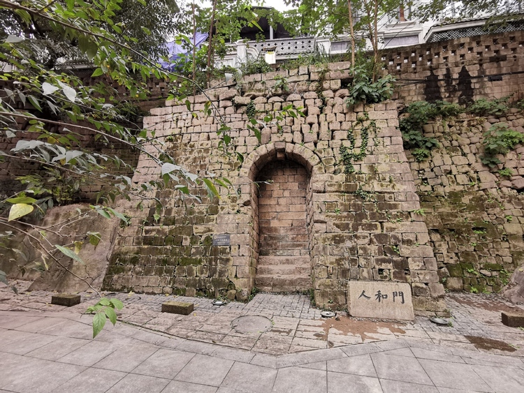 文化中国行·长江之歌 | 江水奔涌，古城墙边听历史涛声