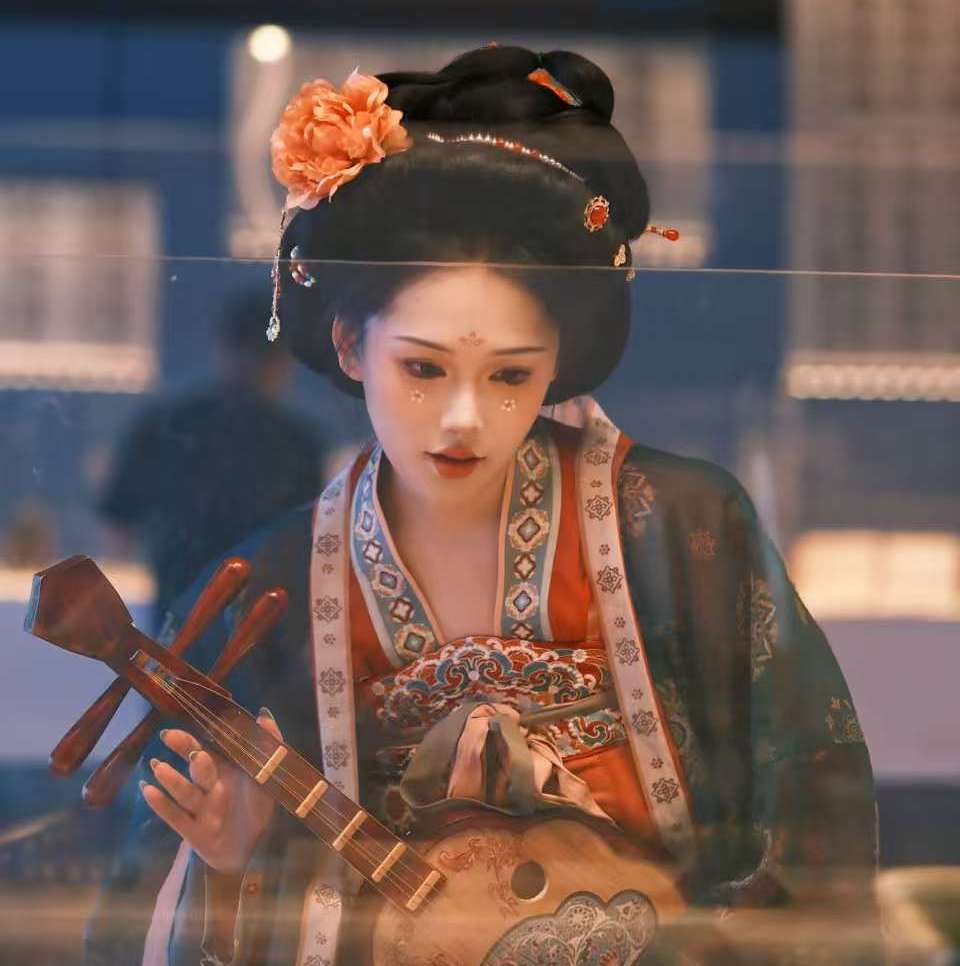 青春不打烊丨在热爱的汉服沃土中 “两朵小花”正尽情绽放