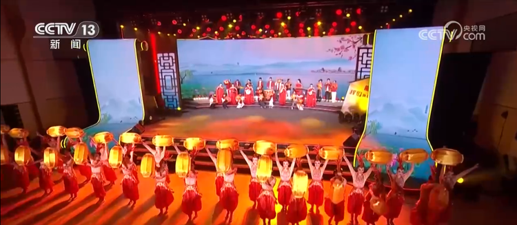 自导自演迎新春 歌唱当代好生活!火热“村晚”点亮春节“仪式感”