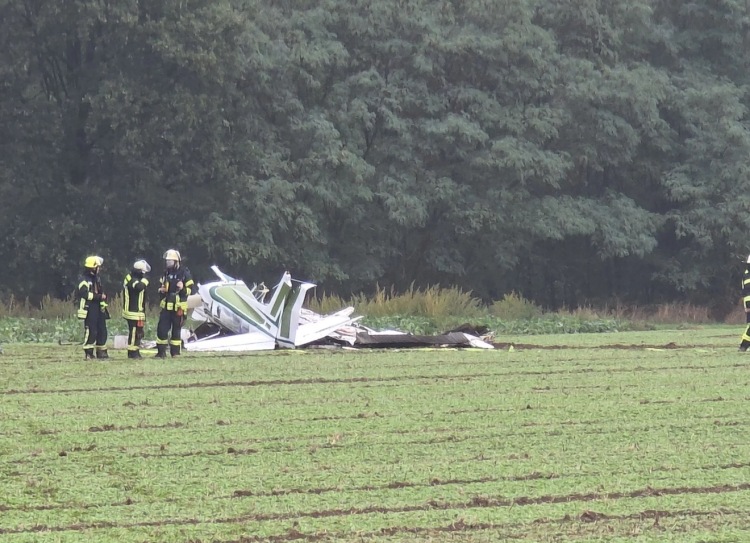 一架小型飞机在德国坠毁 致3人死亡