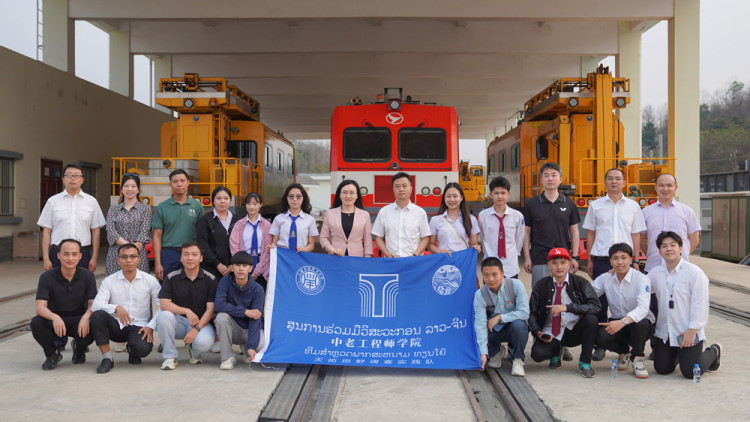 中老建交64周年 | 驻老挝大使方虹：双边务实合作取得突破性成果 将加强团结协作应对美方关税威胁