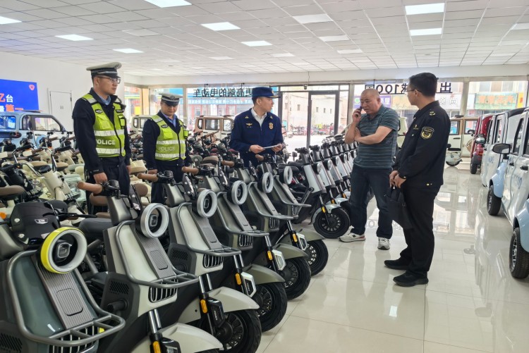 甘肃张掖消防持续开展电动自行车安全隐患全链条整治行动宣传活动_fororder_5a36453aa1122ef0ba34de9be15db6e