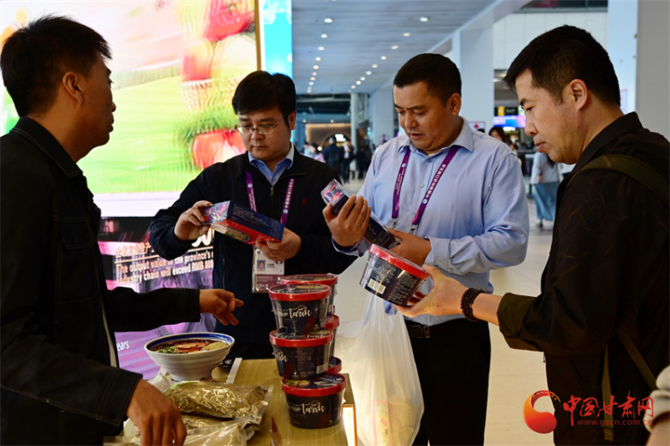 【甘快看】兰州“牛大”飘香进博会 牛肉面出海闯世界